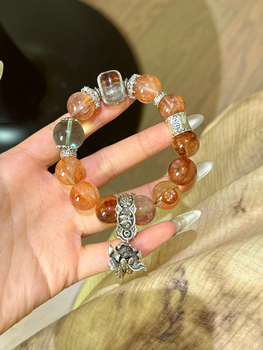 ▫️▪️ Red gum flower fluorite color ghost magic box bracelet